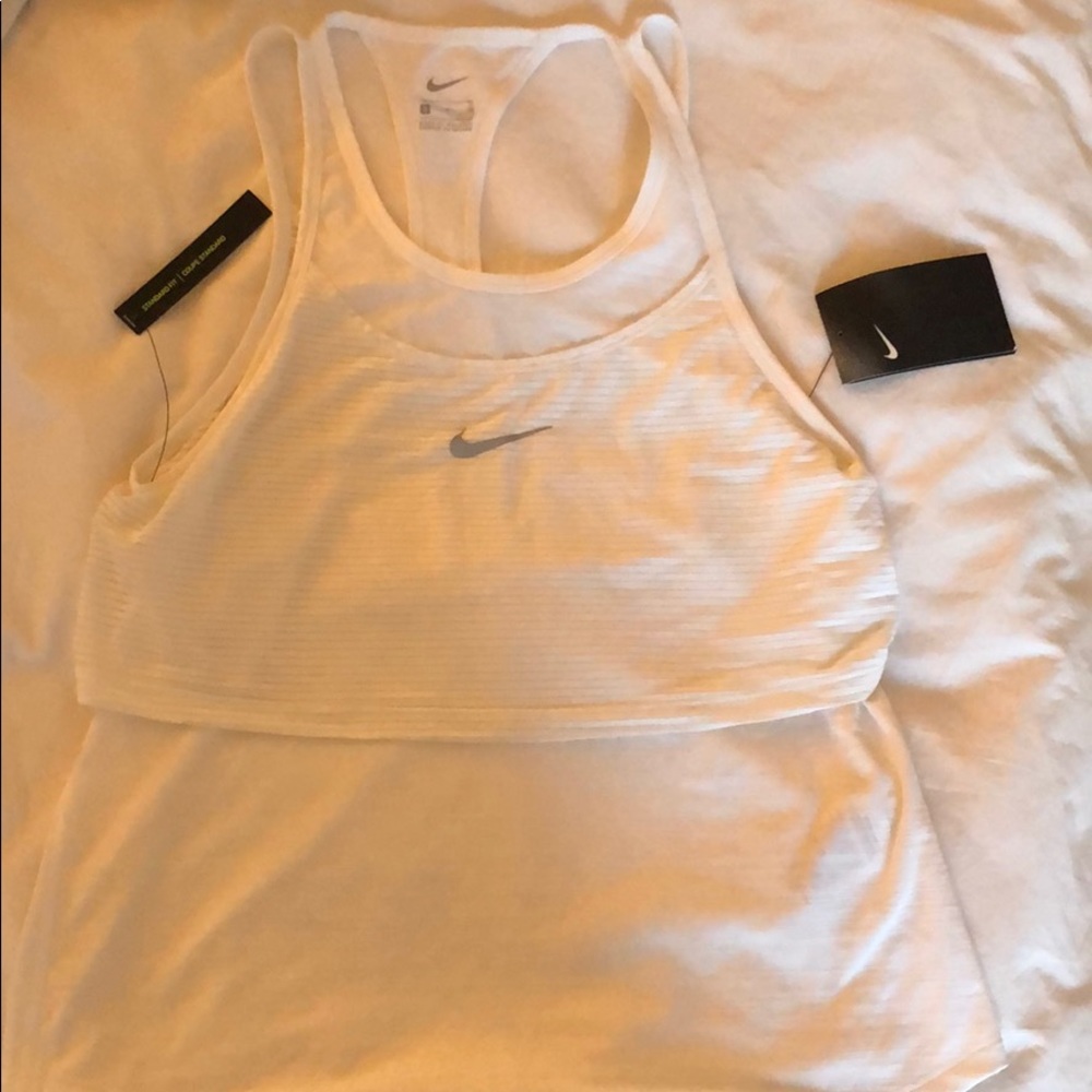 NWT Standard fit Nike workout top